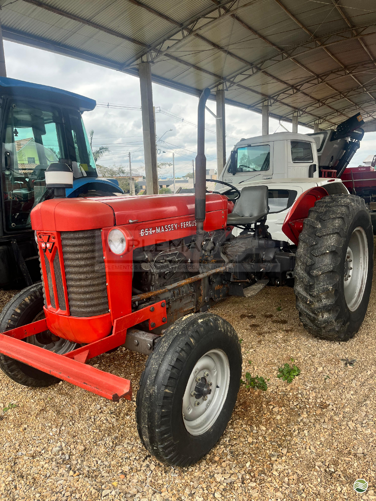 TRATOR MASSEY FERGUSON MF 65 Tração 4x2 Implemaq - Implementos e Máquinas Agrícolas PALMEIRA PARANÁ PR